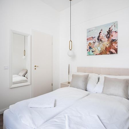 E13 - Grand Boulevard Heritage Suite - Best Location By Bqa Budapešť Pokoj fotografie