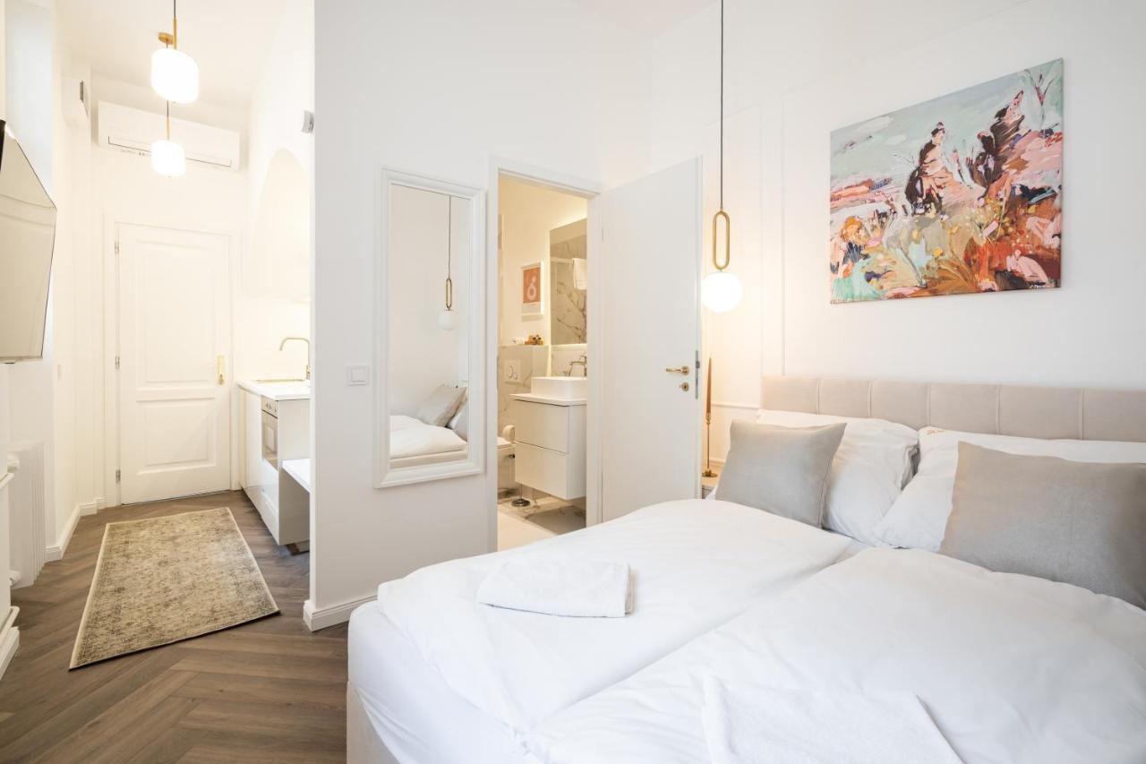 E13 - Grand Boulevard Heritage Suite - Best Location By Bqa Budapešť Pokoj fotografie