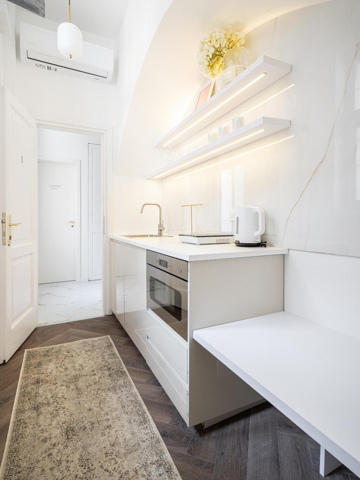 E13 - Grand Boulevard Heritage Suite - Best Location By Bqa Budapešť Pokoj fotografie